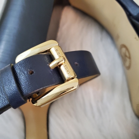 **Michael Kors Sz 8.5 Tara Navy Floral Sandals - Picture 10 of 12